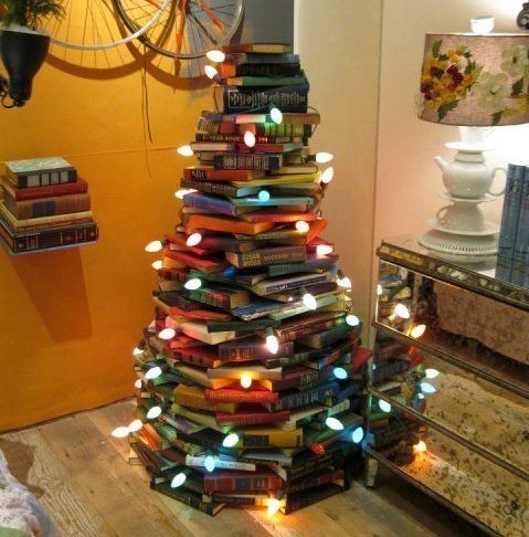 albero-di-natale-con-i-libri.jpg