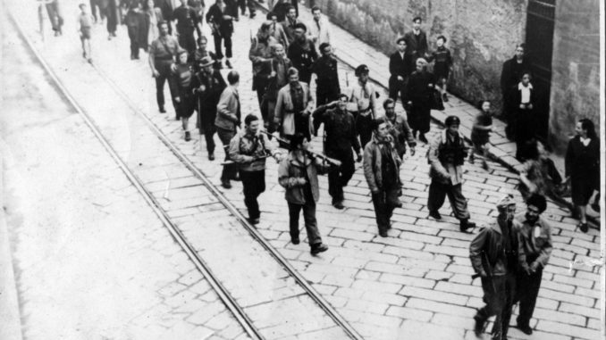 Partigiani_della_Buranello_sfilano_a_Sestri_Ponente_1945